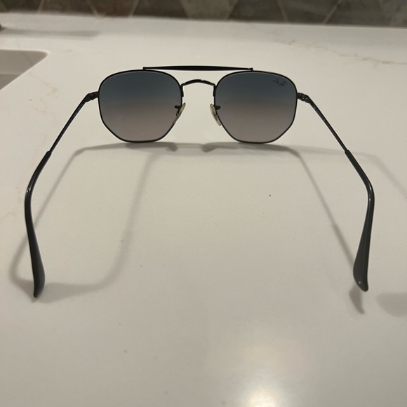 Slick Ray-Ban Marshalls in Immaculate Shape for Sale. - Picture 5 of 6